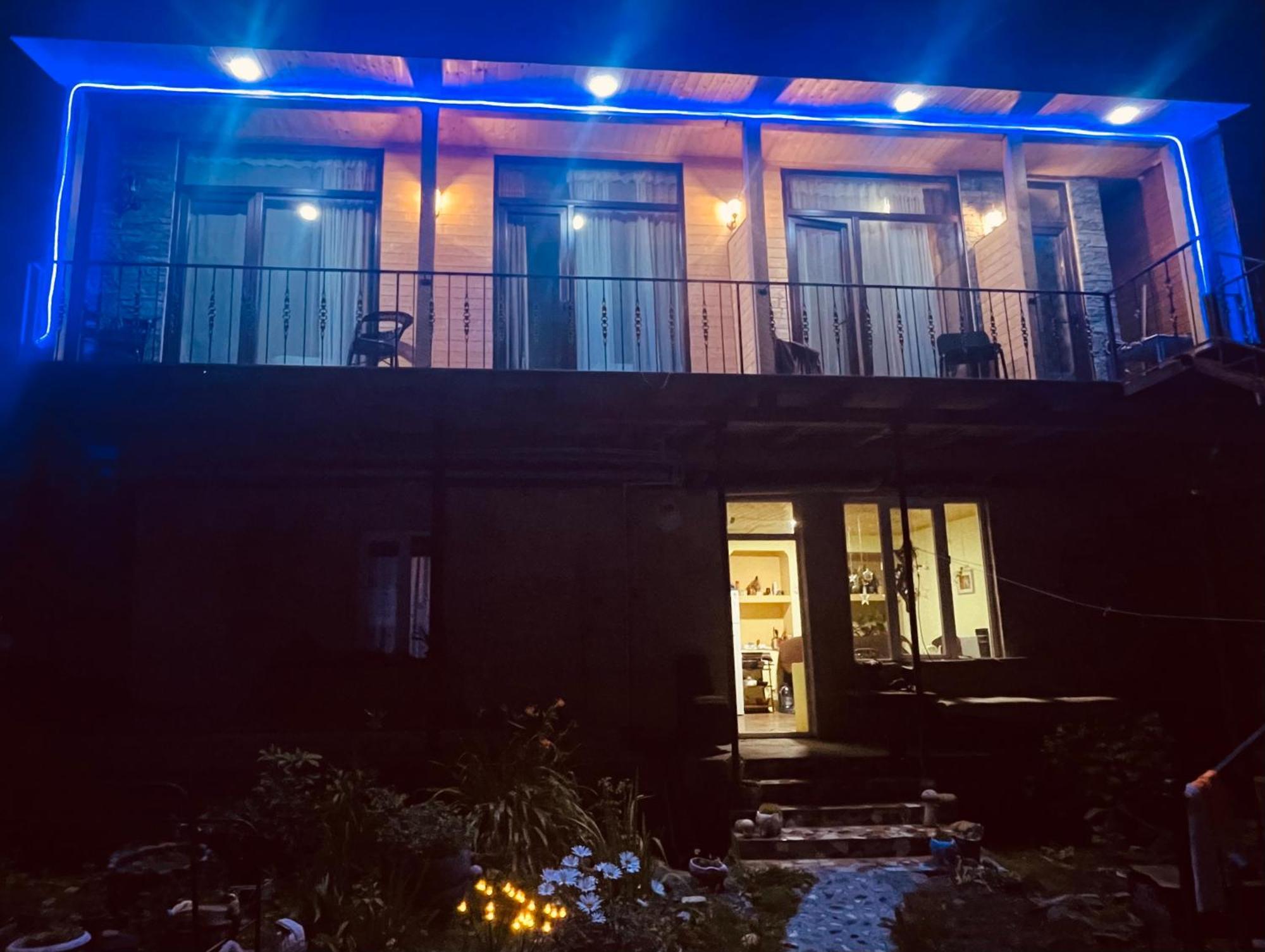 Sunny Guesthouse Stepantsminda Exterior photo