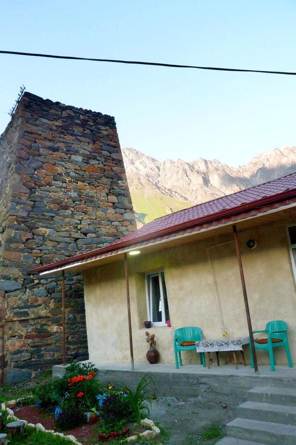 Sunny Guesthouse Stepantsminda Exterior photo
